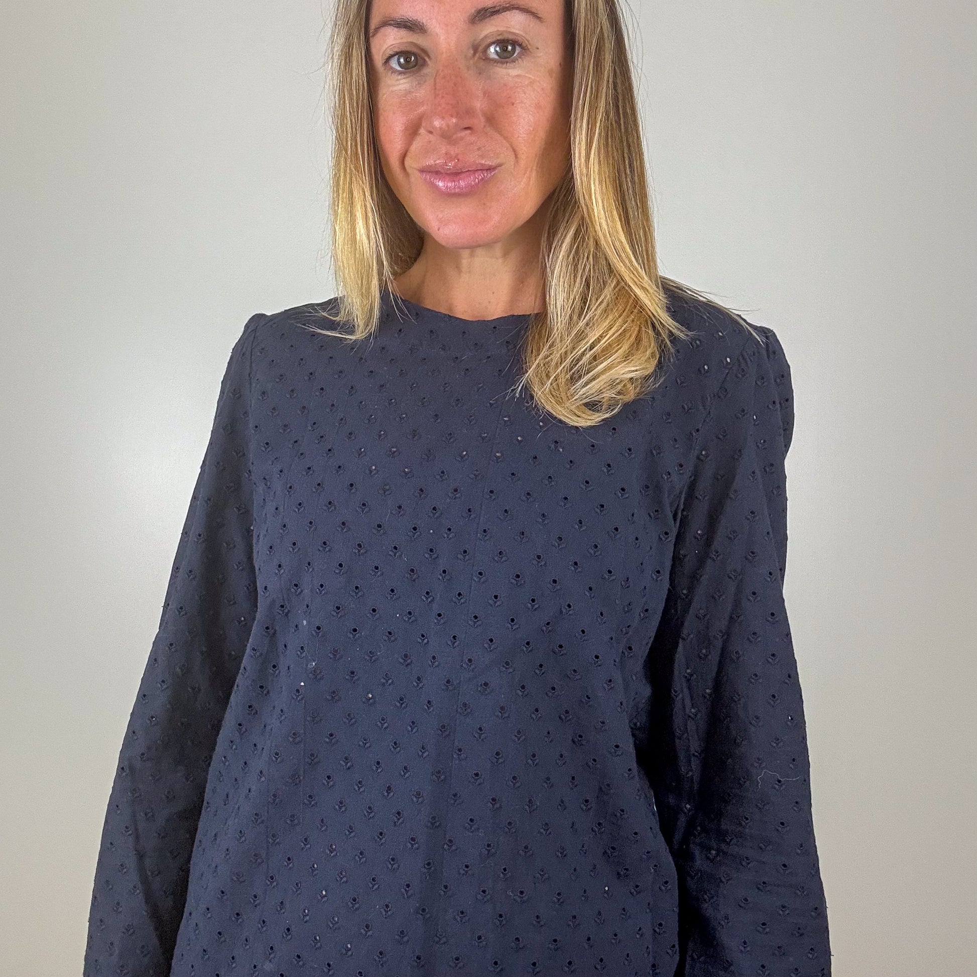 APC-Cotton-Eyelet-Blouse-Preloved-Luxury-London-Closeup