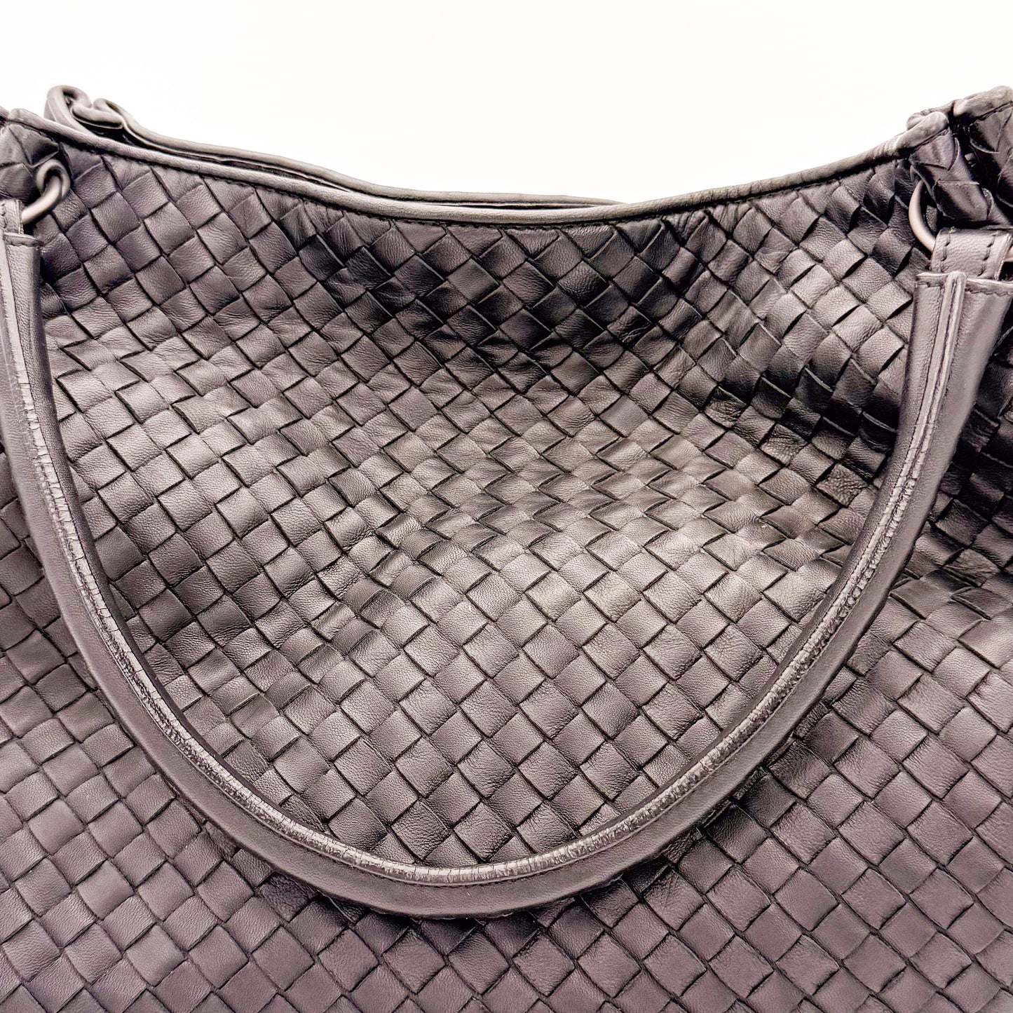 BottegaVeneta-Intrecciato-Parachute-Preloved-Luxury-Handbag-London-Closeup
