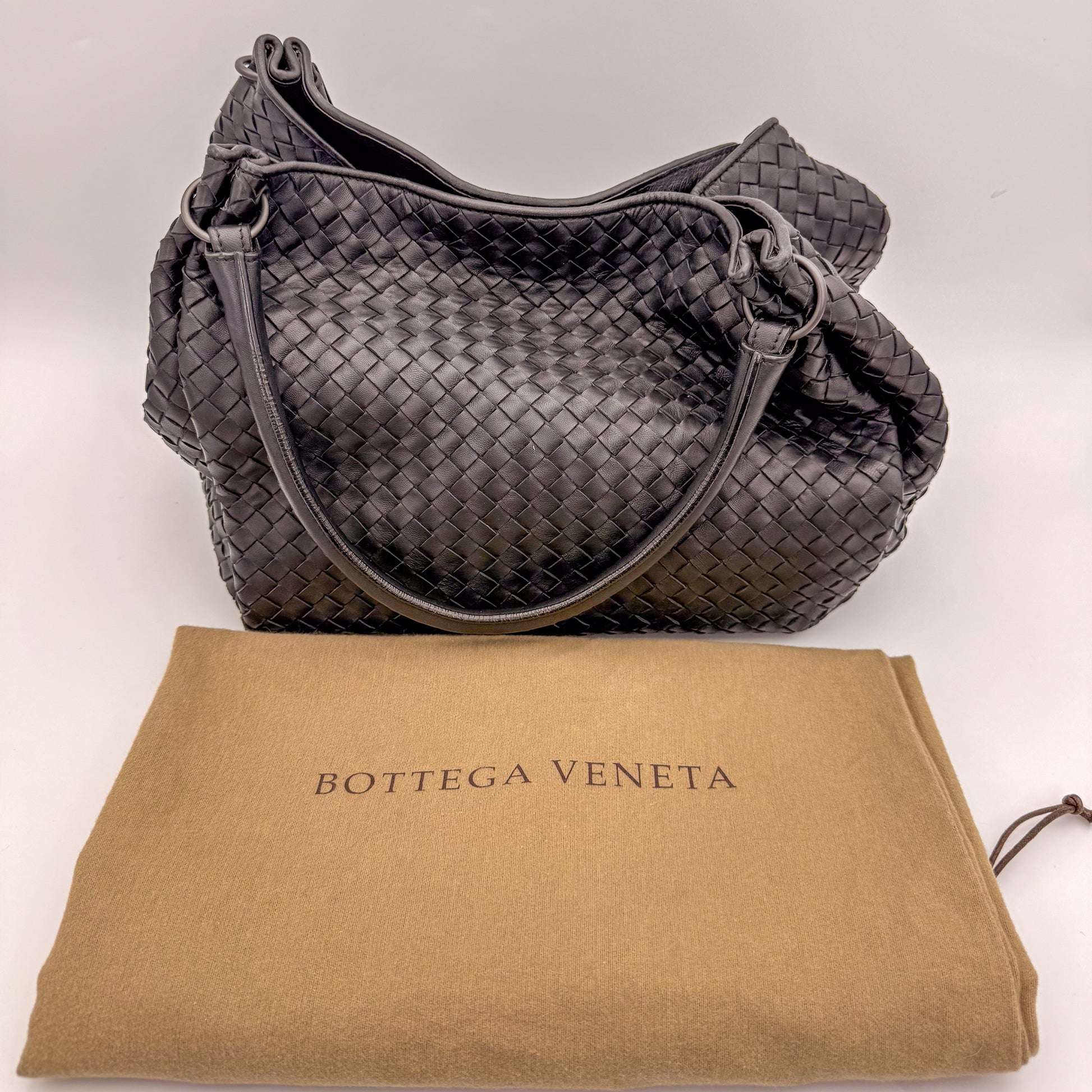 BottegaVeneta-Intrecciato-Parachute-Preloved-Luxury-Handbag-London-Dutsbag