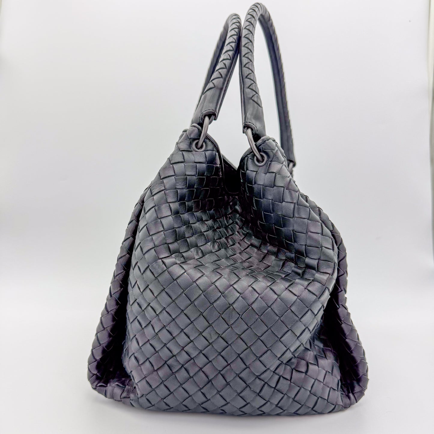 BottegaVeneta-Intrecciato-Parachute-Preloved-Luxury-Handbag-London-Side1