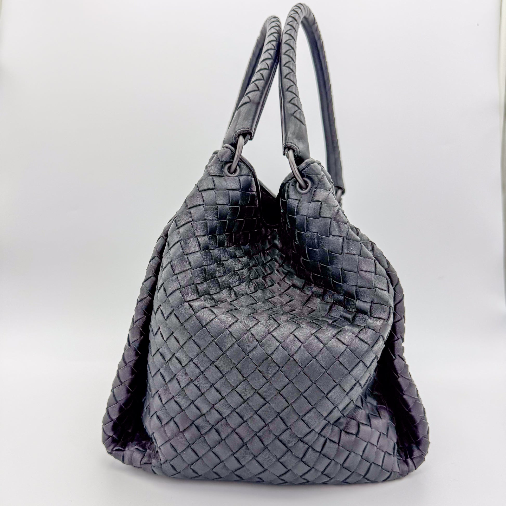 BottegaVeneta-Intrecciato-Parachute-Preloved-Luxury-Handbag-London-Side1