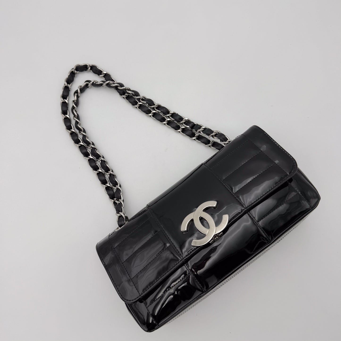 Vintage preloved Chanel vertical stitch black patent leather flap bag circa 2005, Ariel view