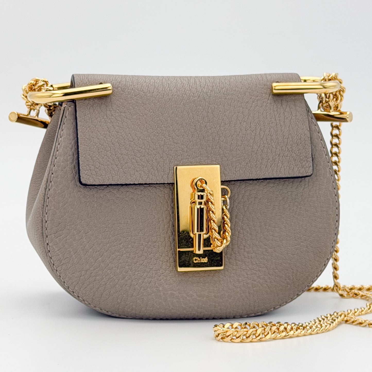 Second hand Chloé Mini Drew bag detailed view of gold-tone hardware closure