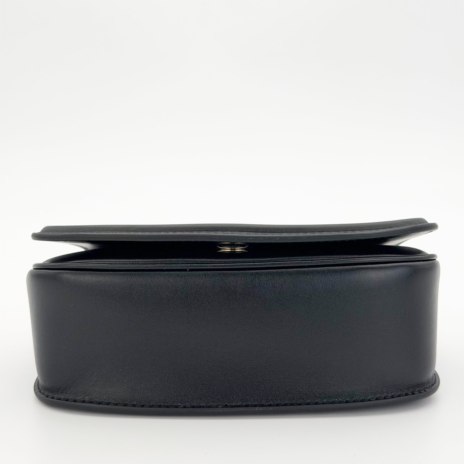Gucci Blondie shoulder bag base view showing flap closure