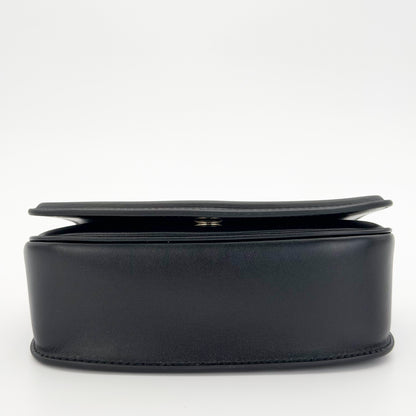 Gucci Blondie shoulder bag base view showing flap closure