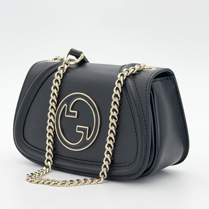 Brand new unworn Gucci Blondie shoulder bag right side view with gold chain strap