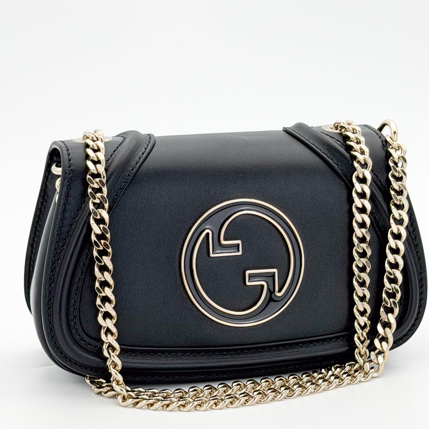Brand new unworn Gucci Blondie shoulder bag right side view with gold chain strap
