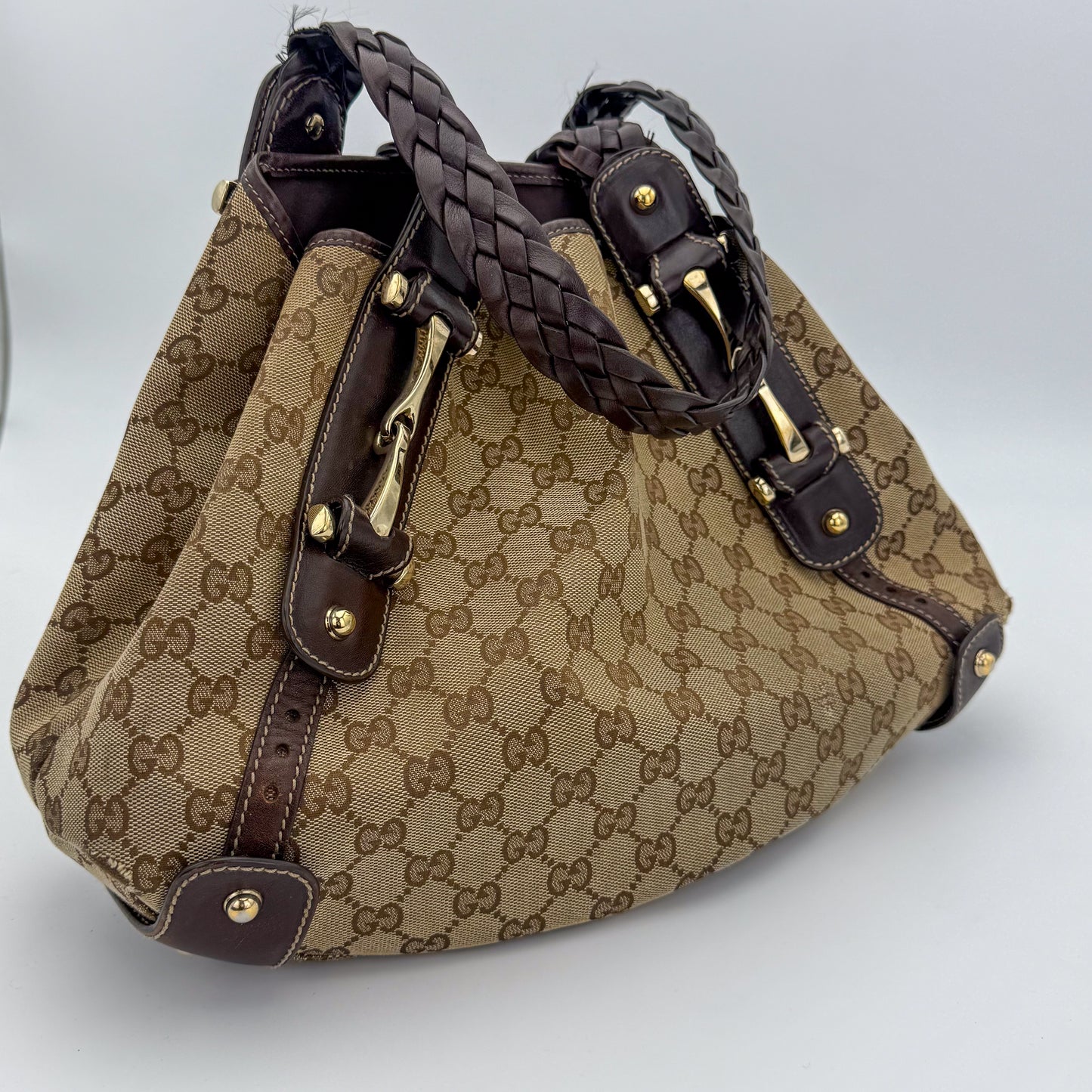 Gucci-Hobo-Horsebit-Bag-Preloved-Luxury-Handbag-London-Angle