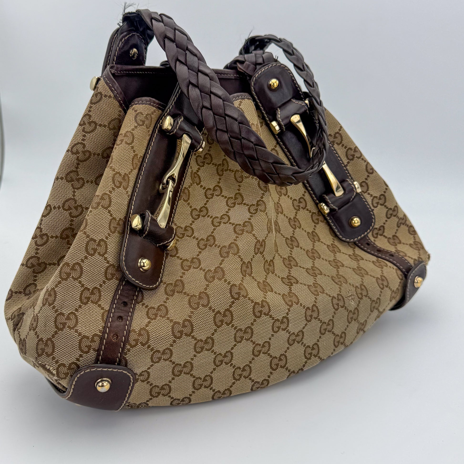 Gucci-Hobo-Horsebit-Bag-Preloved-Luxury-Handbag-London-Angle