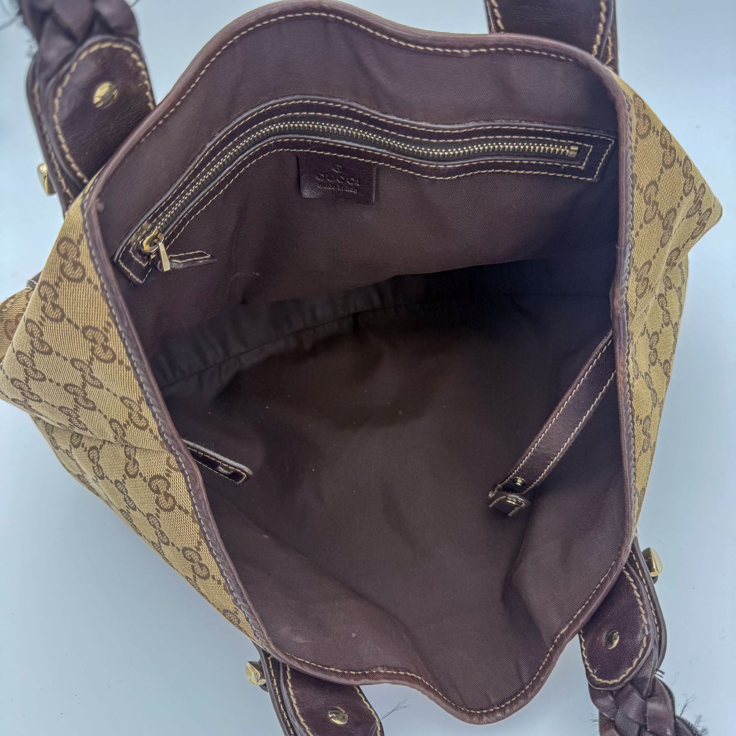 Gucci-Hobo-Horsebit-Bag-Preloved-Luxury-Handbag-London-Interior