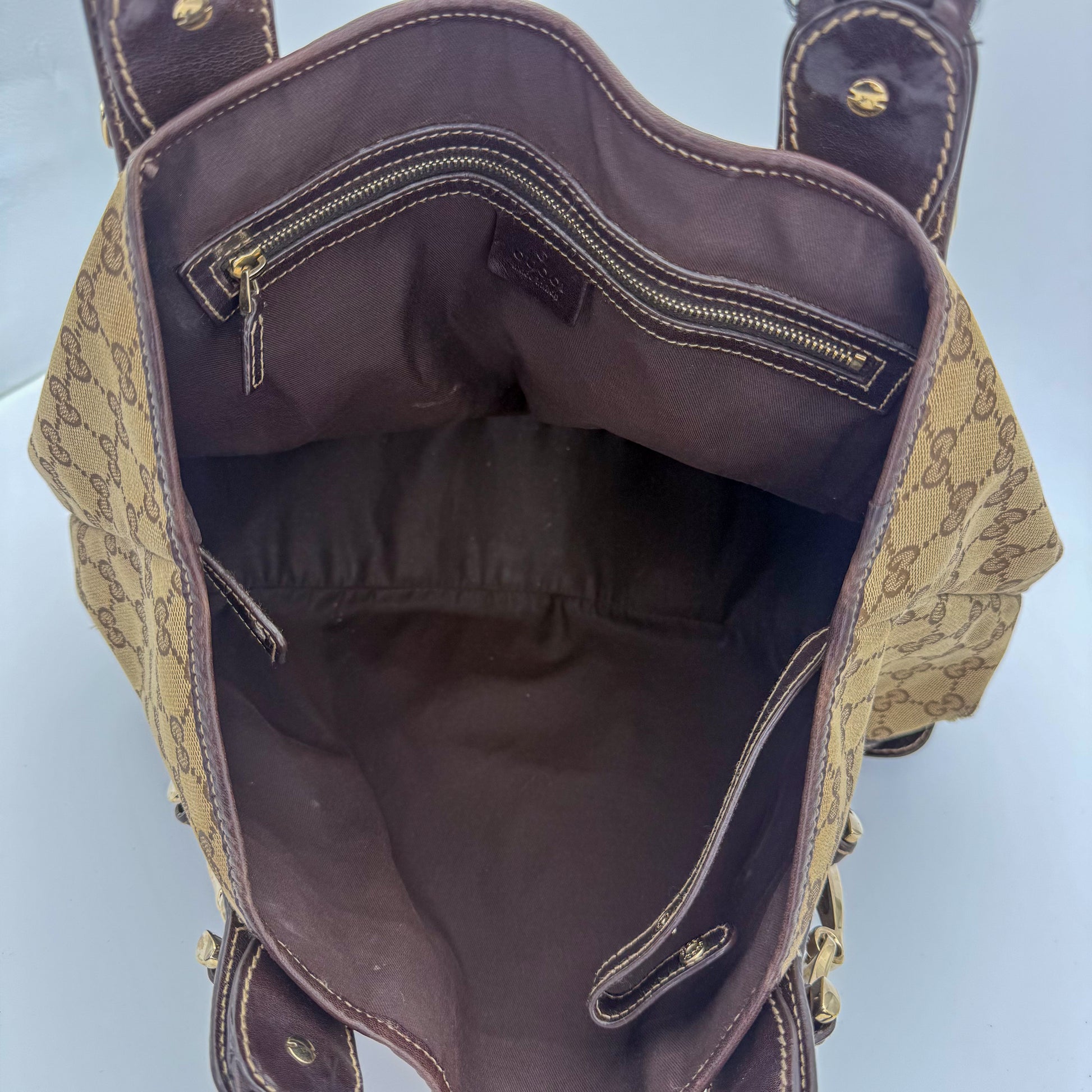 Gucci-Hobo-Horsebit-Bag-Preloved-Luxury-Handbag-London-Interior1