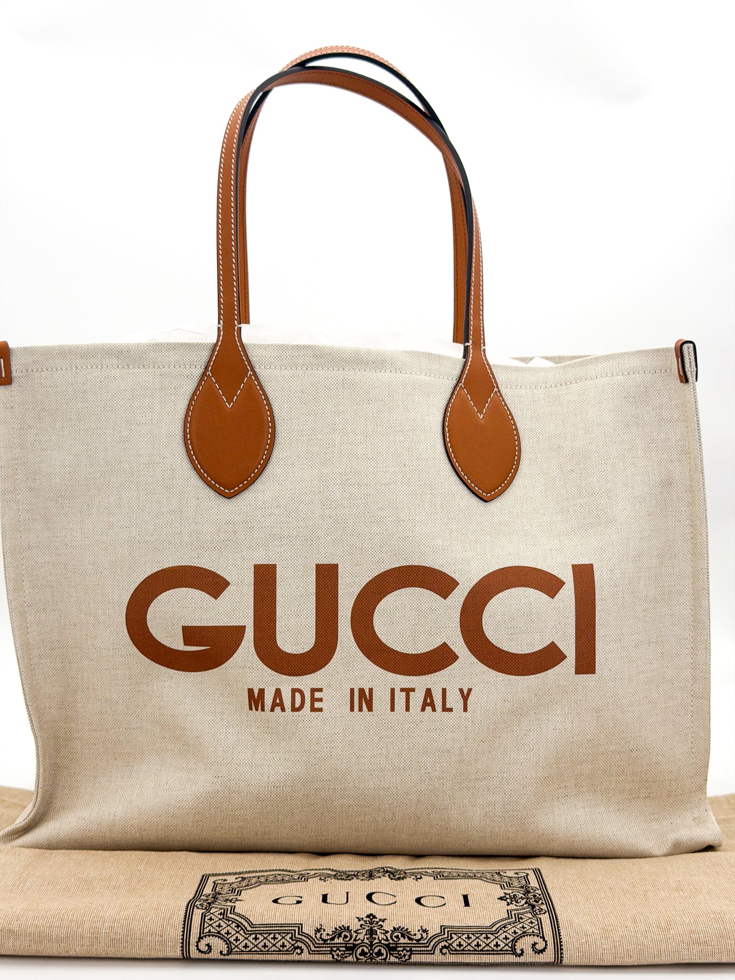 Gucci tote authenticity leather patch and interior GG supreme lining detail