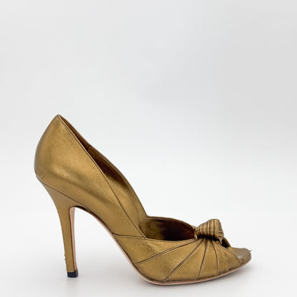 Good Gucci Leather Knotted Sandal - Size 37.5