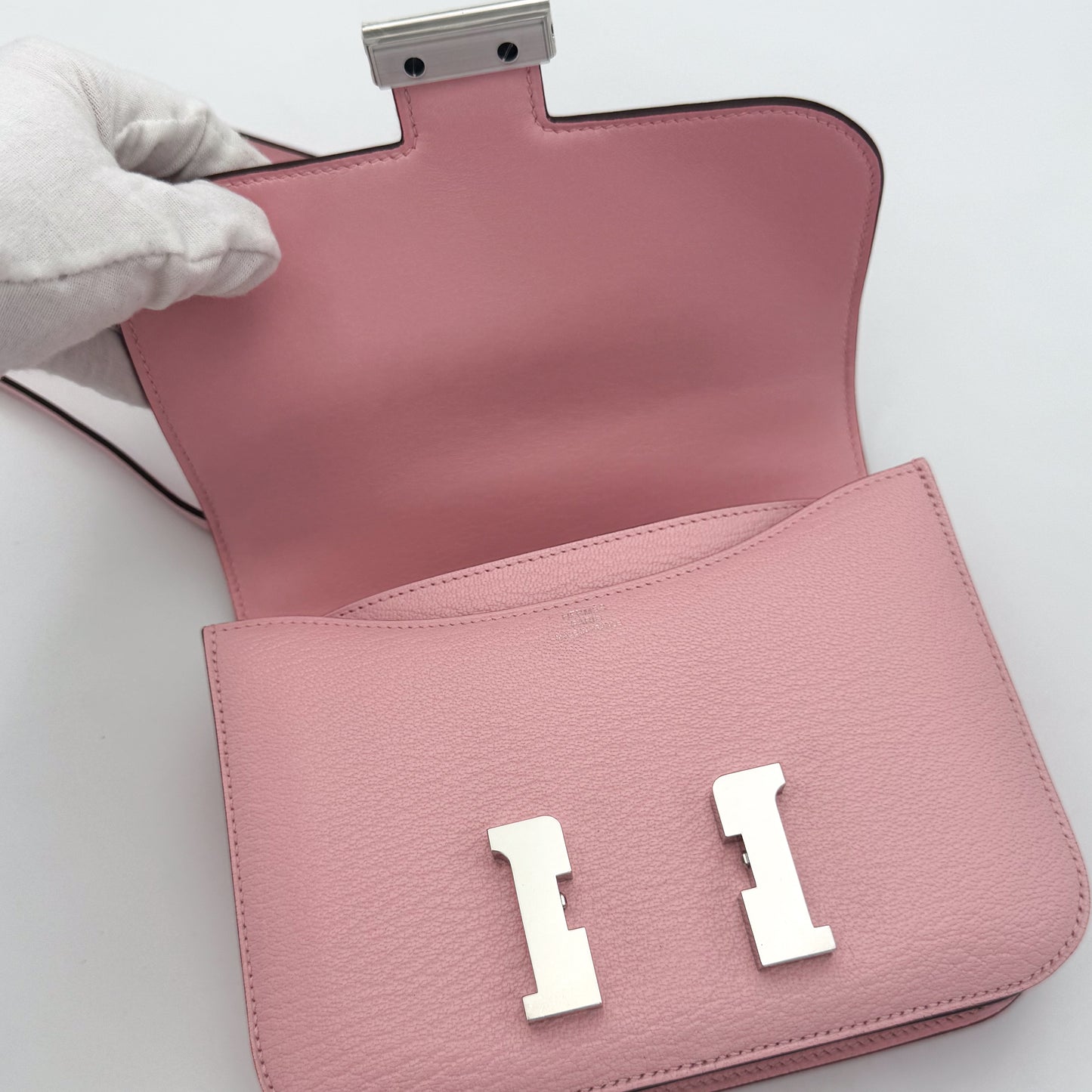 Hermès Constance 18 Rose Sakura Chèvre Mysore with interior flap open