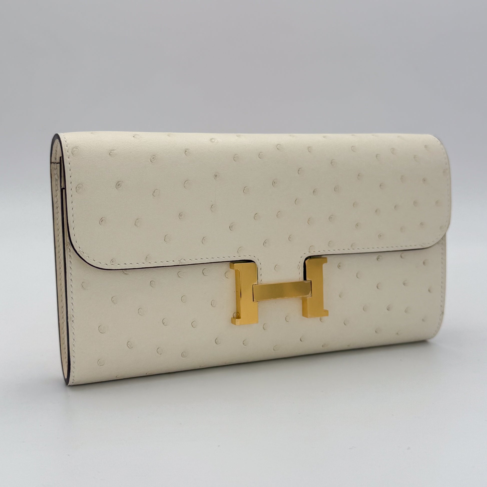Side front view of a Brand new Hermes constance to go in ostrich leather