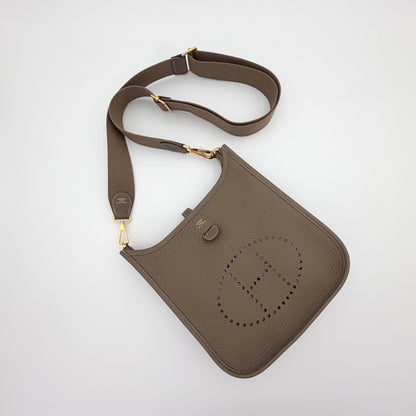 Hermès Evelyne III bag with matching Étoupe crossbody strap