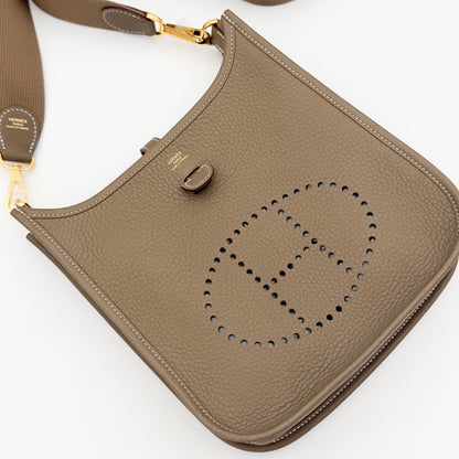 Hermès Evelyne III 23 Étoupe Clemence leather crossbody bag, Ariel view