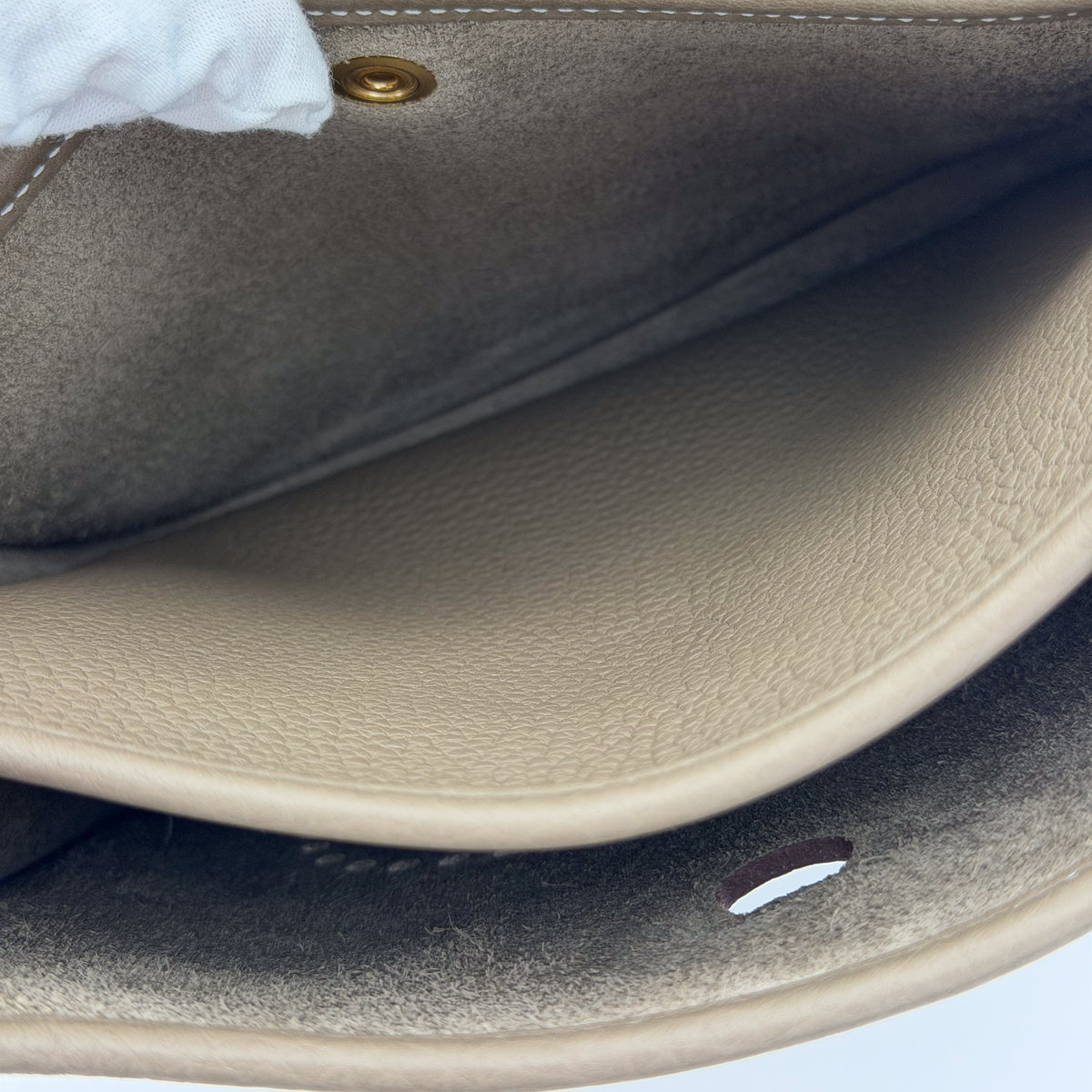 Hermès Evelyne III open top view showing microsuede interior lining