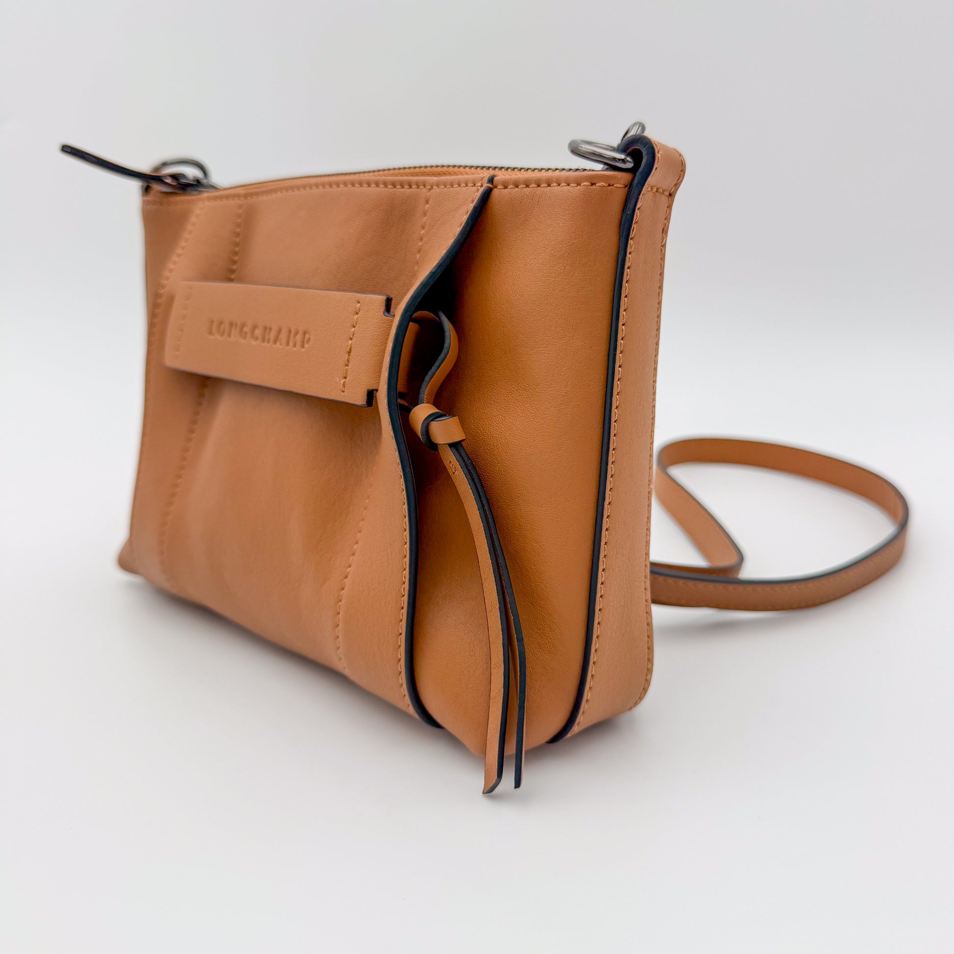Longchamp-Leather-Crossbody-Handbag-Preloved-Luxury-London-Side