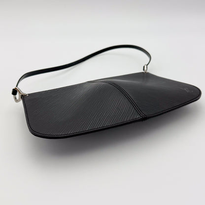 Louis-Vuitton-Epi-Demi-Lune-Pochette-Preloved-Luxury-Bottom