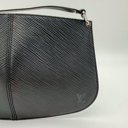 Louis-Vuitton-Epi-Demi-Lune-Pochette-Preloved-Luxury-Detail