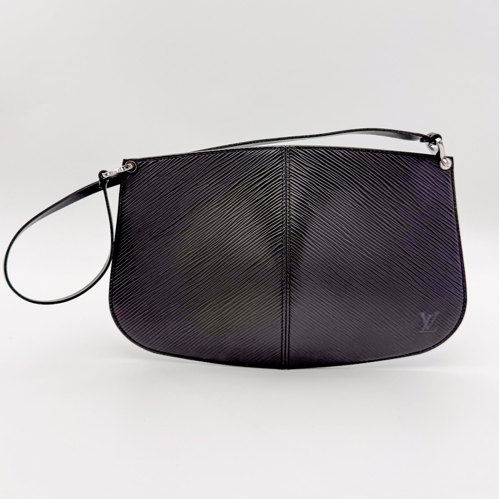 Louis-Vuitton-Epi-Demi-Lune-Pochette-Preloved-Luxury-Front