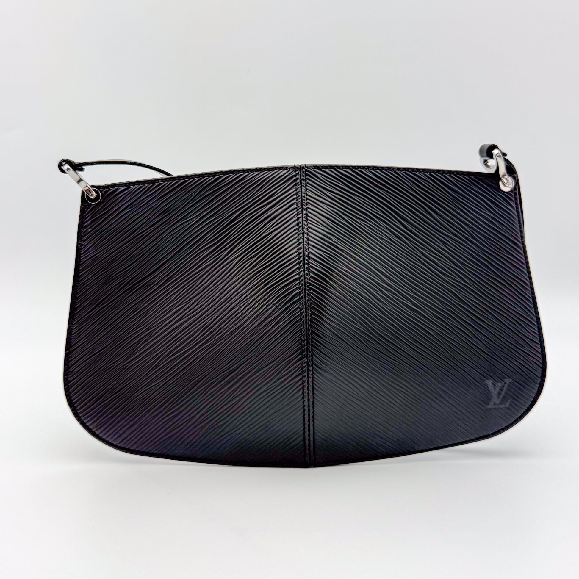 Louis-Vuitton-Epi-Demi-Lune-Pochette-Preloved-Luxury-Front1