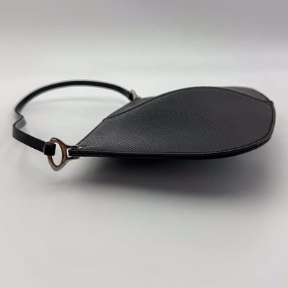 Louis-Vuitton-Epi-Demi-Lune-Pochette-Preloved-Luxury-Side
