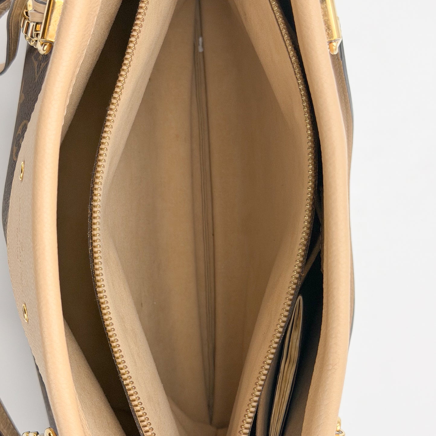 Preloved Louis Vuitton Pallas Shopper interior view with beige lining and zip pocket
