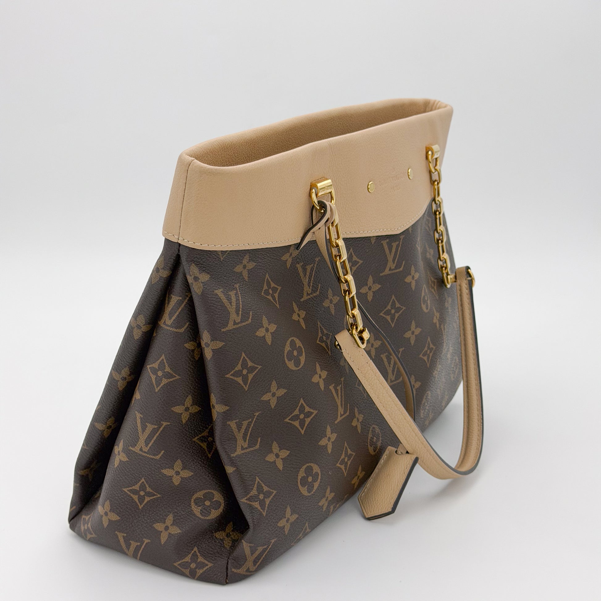 Second hand Louis Vuitton Pallas Shopper monogram canvas side view with gold studs and chain strap