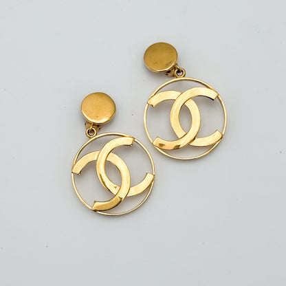 Rare 1980s Vintage Chanel Interlocking CC Clip Earrings
