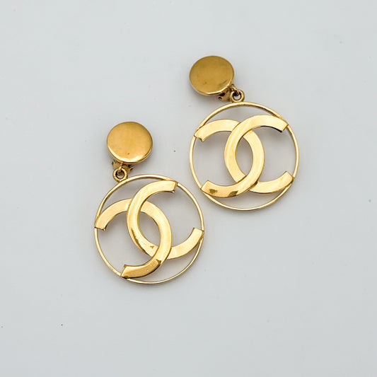 Rare 1980s Vintage Chanel Interlocking CC Clip Earrings