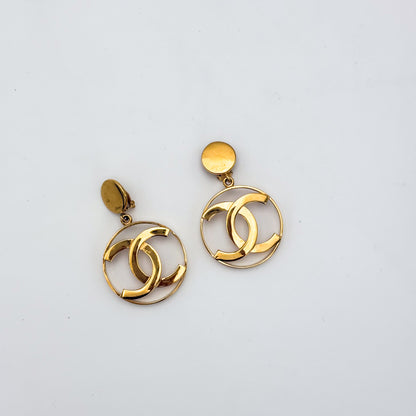 Rare 1980s Vintage Chanel Interlocking CC Clip Earrings